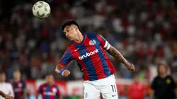 Adam Bareiro con la camiseta de San Lorenzo.