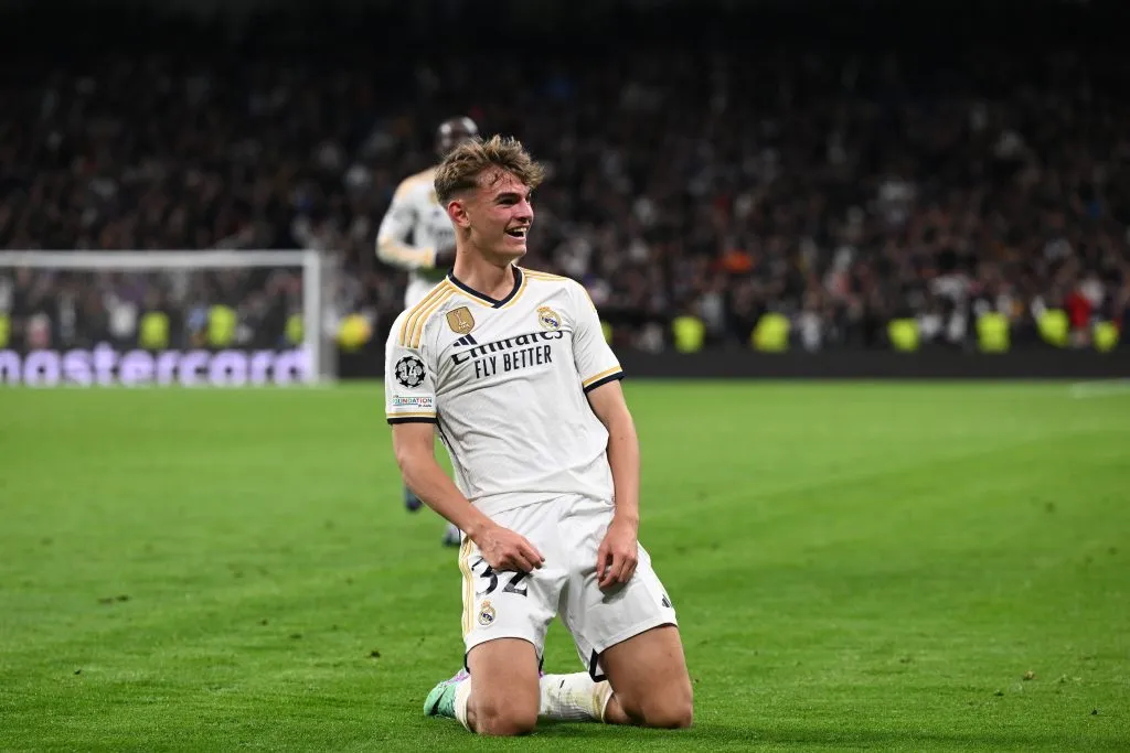 Nico Paz, en la celebración de su tanto frente al Napoli por la Champions League.