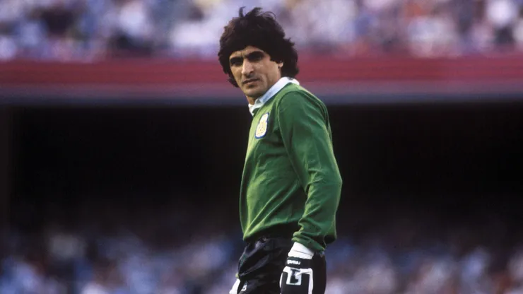 Ubaldo Fillol con su clásico buzo verde.