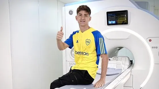 Tomás Belmonte con la camiseta de Boca