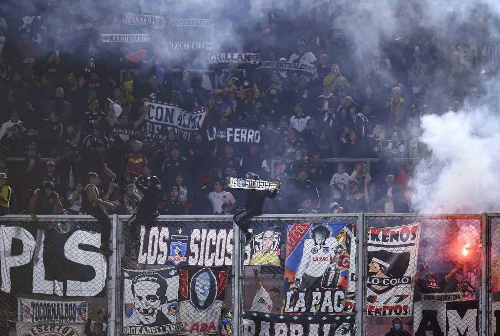 Hinchas de Colo Colo en el Monumental de Núñez en 2022. (Foto: Getty).