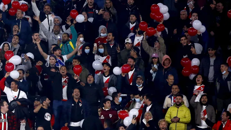 Los hinchas de River ante Colo Colo en Chile en la Libertadores 2022