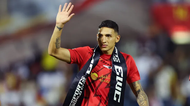 Equi Fernández con la camiseta de Al Qadsiah.