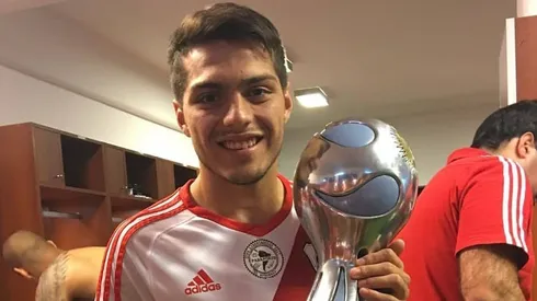 Luis Olivera con la Copa Argentina 2016