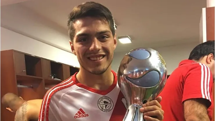 Luis Olivera con la Copa Argentina 2016