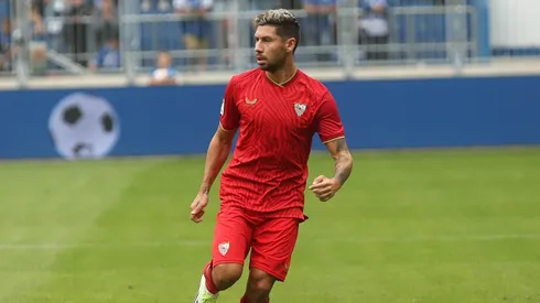 Gonzalo Montiel con la camiseta de Sevilla.