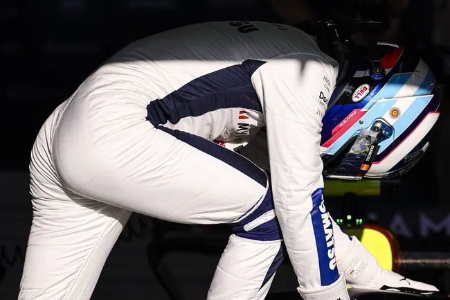 Franco Colapinto se sentó en el FW46 antes del inicio del Gran Premio de Italia. IMAGO