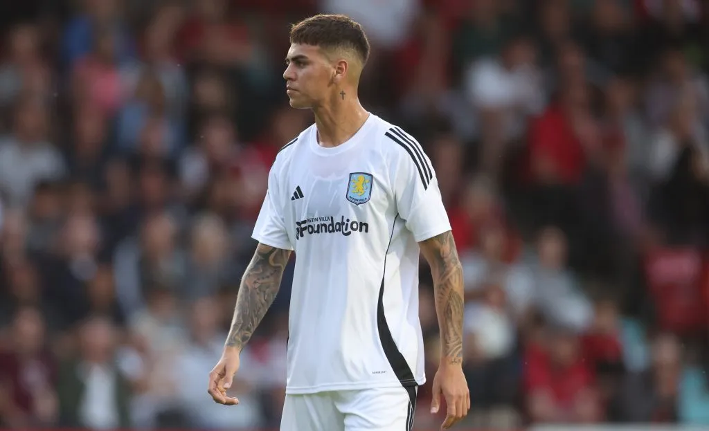 Enzo Barrenechea en Aston Villa.