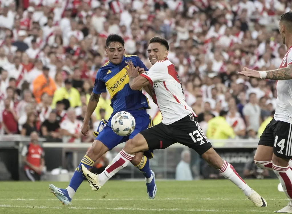 Enzo Díaz en el último Superclásico. (Foto: IMAGO).