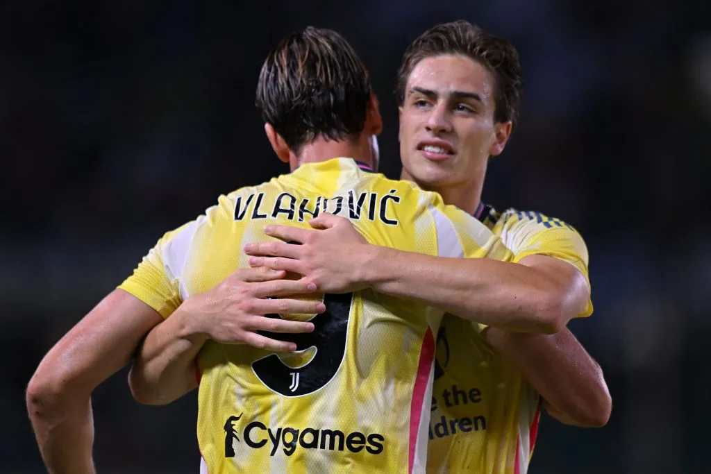 Kenan&nbsp;Yıldız y Dusan Vlahovic. La sociedad que puede correr a Nicolás González del once titular de la Juventus.