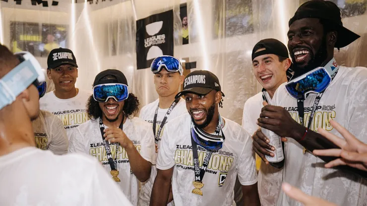 Herrera celebra junto a sus compañeros.