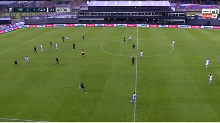 La insólita jugada en Riestra vs. Sarmiento.