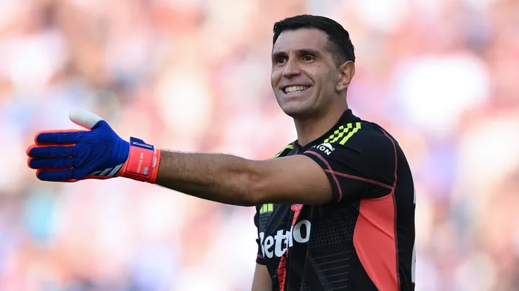 Dibu Martínez, el arquero de Aston Villa.