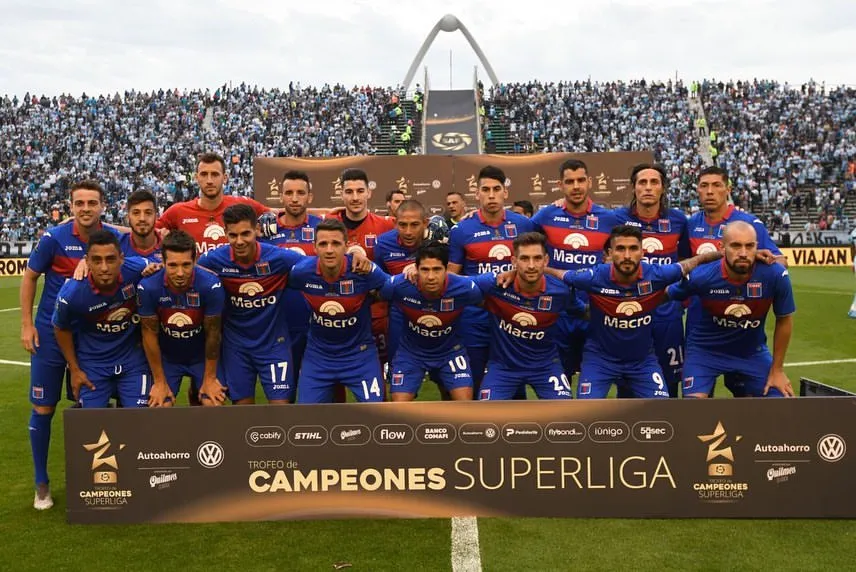 El plantel de Tigre campeón de la Copa de la Superliga.