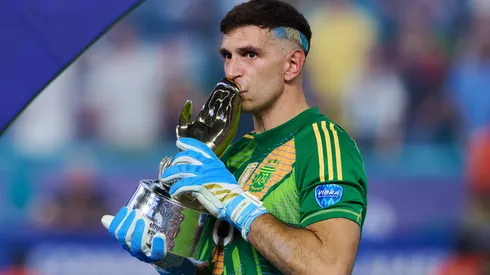 Dibu Martínez: "Los que piensan que soy un presumido no me conocen"