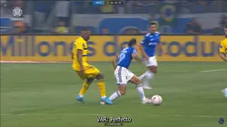 Revelador audio del VAR de la expulsión de Luis Advíncula en Boca ante Cruzeiro por la Sudamericana