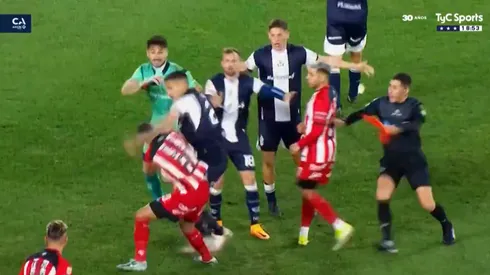 Un momento muy tenso en Lanús.