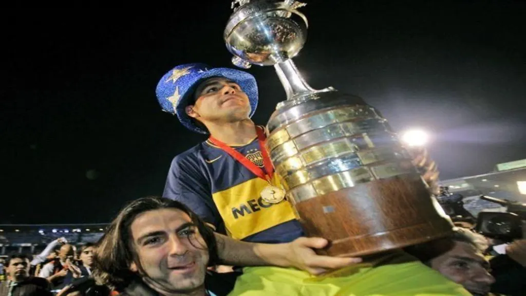 Juan Román Riquelme con la Copa Libertadores ganada con Boca Juniors en 2007. (Twitter)