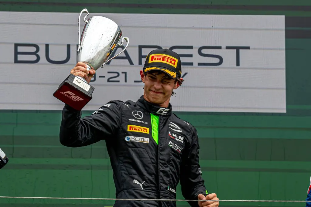 Antonelli ya ganó dos veces en Fórmula 2 y correrá en F1 esta temporada.