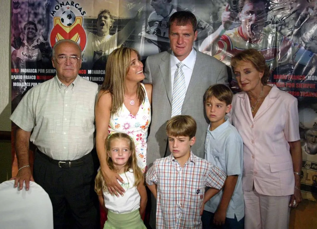 Con sus hijos tras su retiro. Foto IMAGO