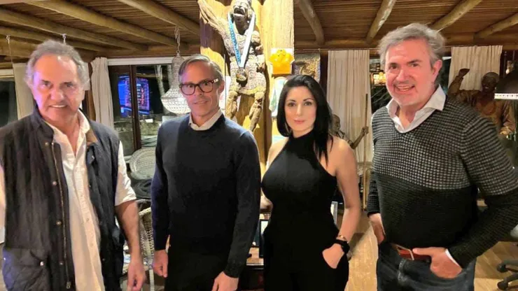 Daniel Scioli junto con Foster Gillett, magnate que quiere invertir en el fútbol argentino.
