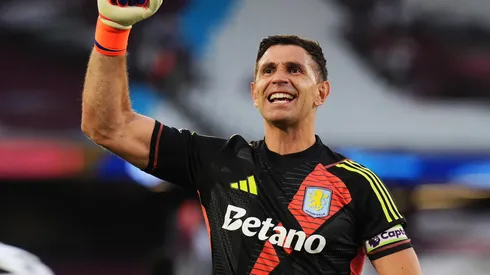 Dibu Martínez renovó con el Aston Villa