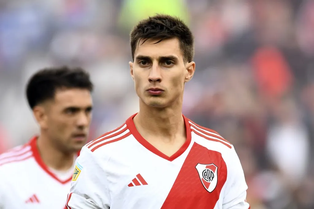 Federico Gattoni con la camiseta de River.
