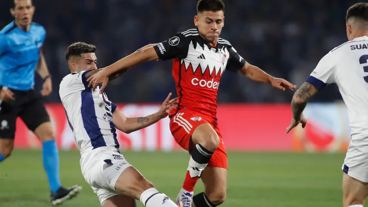 Claudio Echeverri, en el partido de ida entre River y Talleres.