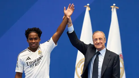 Endrick en su presentación con Florentino Pérez.