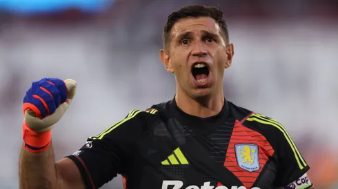 Sterling podría irse de Chelsea a Aston Villa con Dibu Martínez