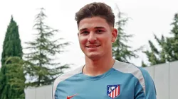 Julián Álvarez con la camiseta de Atlético de Madrid.