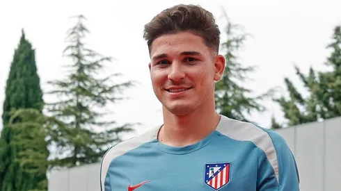 Julián Álvarez con la camiseta de Atlético de Madrid.