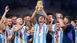 El Huevo levanta la Copa del Mundo en pleno Lusail