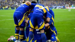 Los jugadores de Boca celebran un gol ante San Lorenzo.