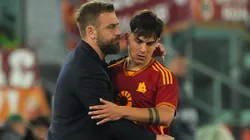 Daniele De Rossi junto a Paulo Dybala.