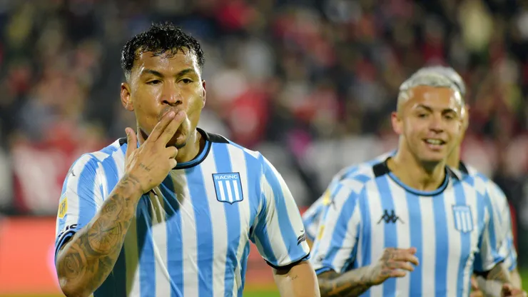Racing le ganó a Newell's en Rosario y ahora es líder con Huracán