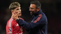 Ruud van Nistelrooy consoló a Garnacho.