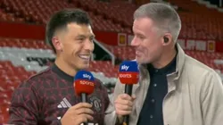 Lisandro Martínez y Jamie Carragher, tras el partido entre Manchester United y Fulham.