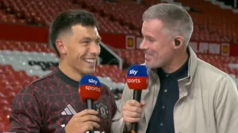 Lisandro Martínez y Jamie Carragher, tras el partido entre Manchester United y Fulham.