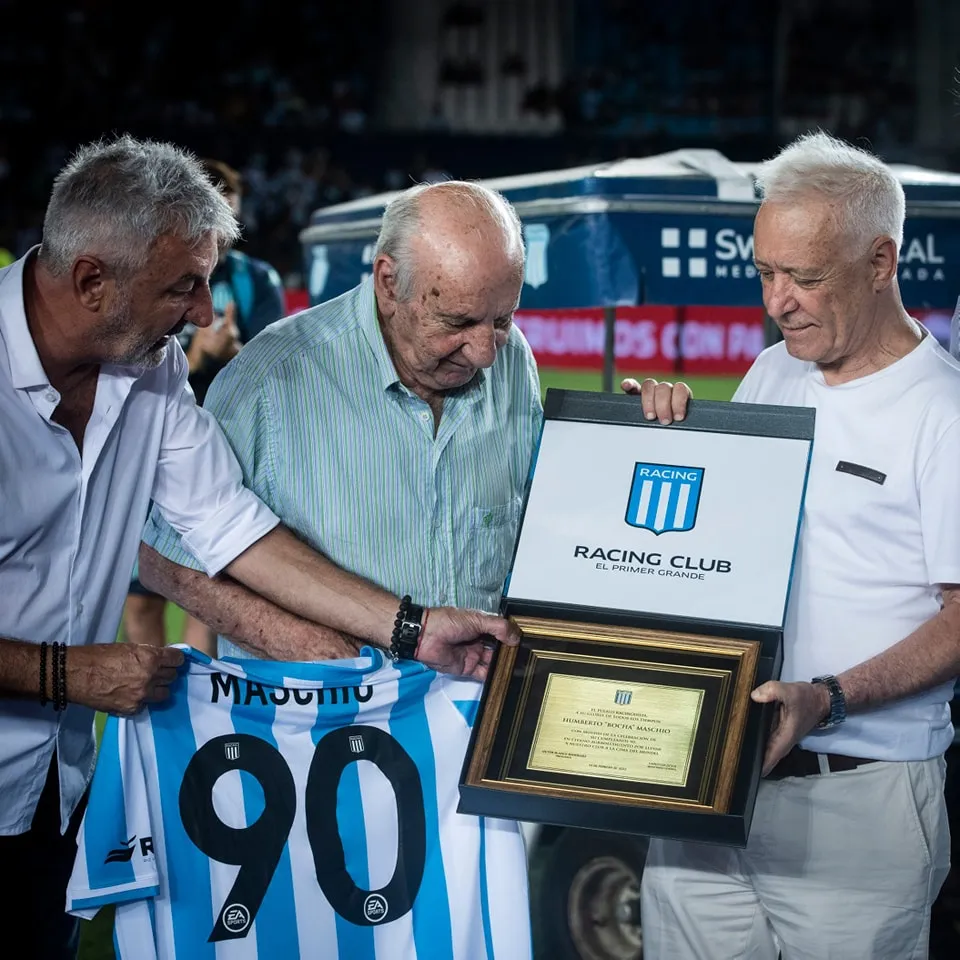 Humberto Maschio fue homenajeado por Racing tras cumplir 90 años, en 2023. (Foto: Prensa Racing)