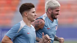 Julián Álvarez junto a Rodrigo De Paul