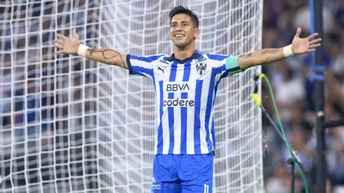 Maximiliano Meza festejando un tanto.