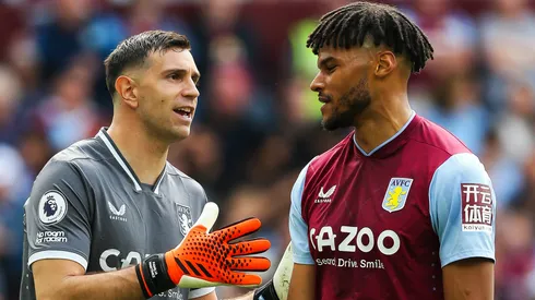 Dibu Martínez ayudará a un compañero a aprender español