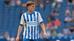Valentín Barco con la camiseta de Brighton.