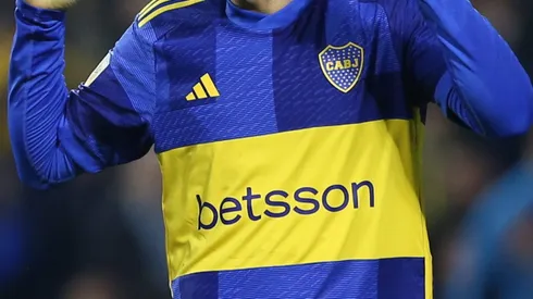 Talleres persigue a un jugador de Boca.