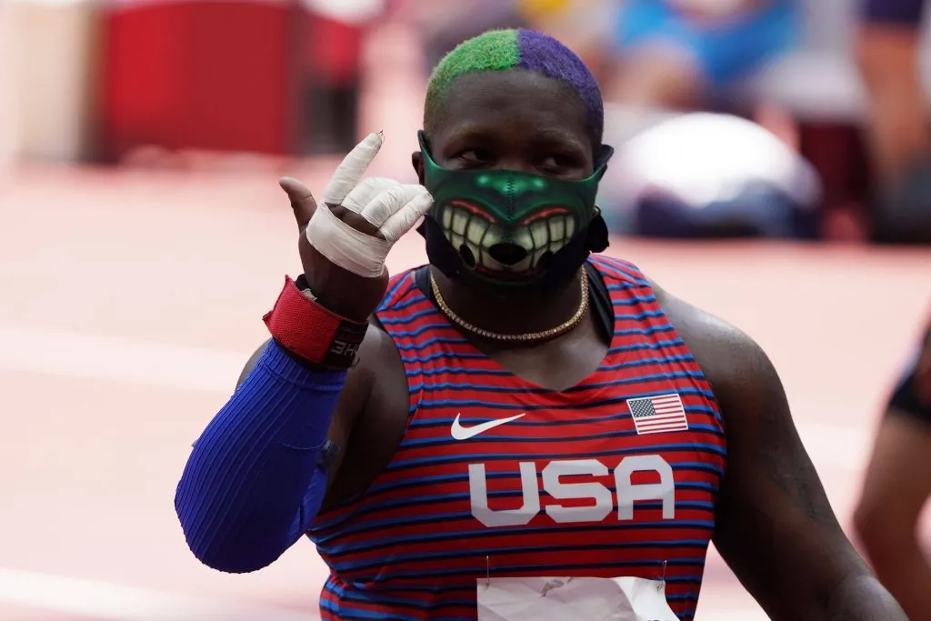 Raven Saunders se identifica con Hulk y dice tener un alter-ego, el cual sale a “aplastarlo todo”. IMAGO