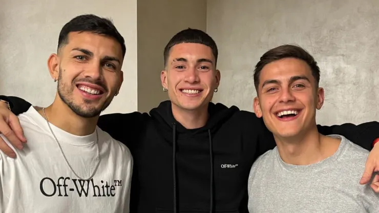 Leandro Paredes, Matías Soulé y Paulo Dybala son compañeros.
