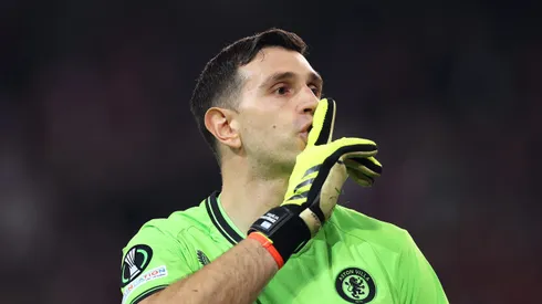 Dibu Martínez, figura de Aston Villa.