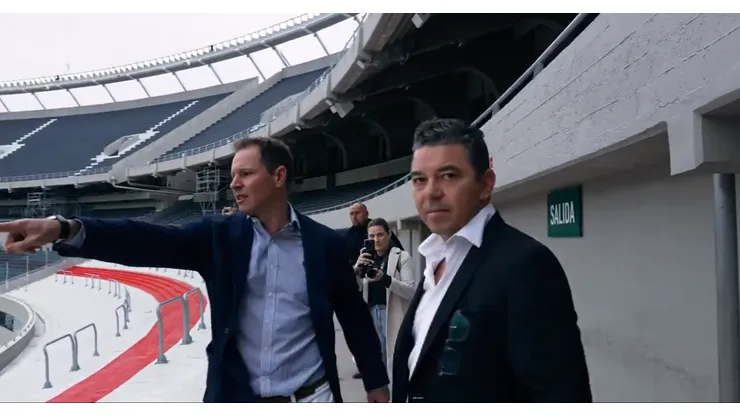 Marcelo Gallardo junto al presidente Jorge Brito.