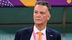 Van Gaal dirigiendo ante Argentina.